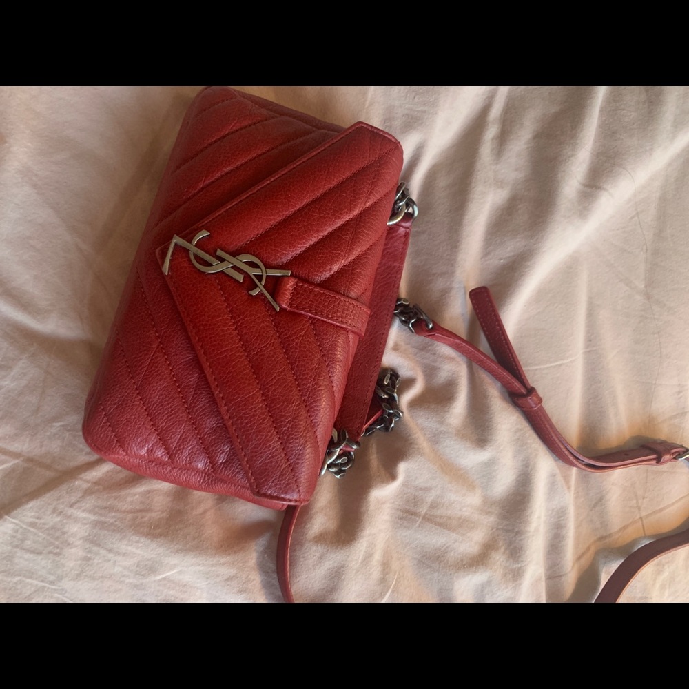 Ýl cross body mini bag with the dark silver chain
